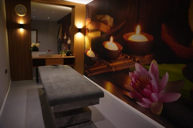 Double Bond Spa dinlenme alanı